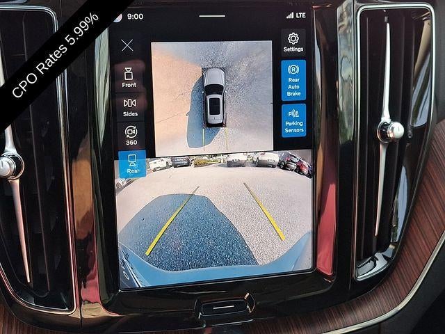 2024 Volvo XC60 B5 AWD Plus Dark Theme