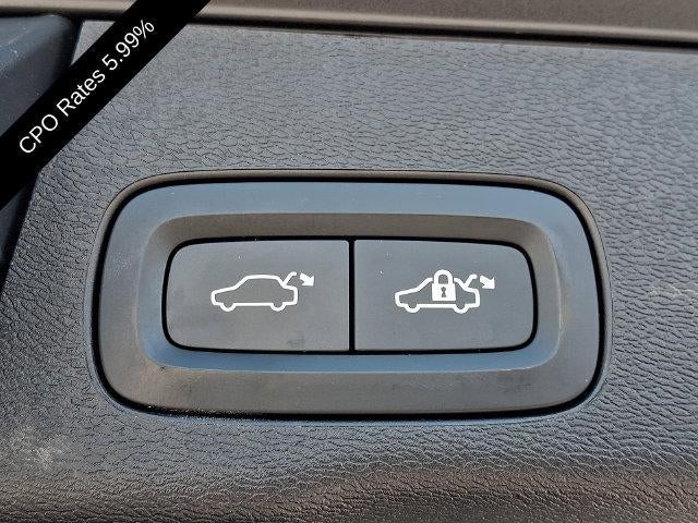 2024 Volvo XC60 B5 AWD Plus Dark Theme