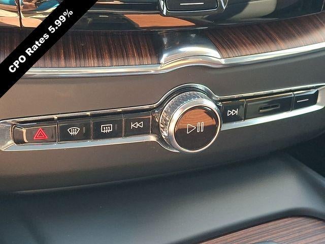 2024 Volvo XC60 B5 AWD Plus Dark Theme