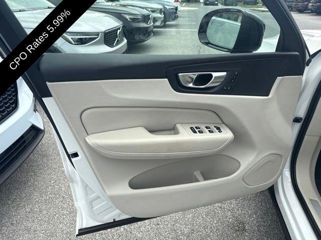 2024 Volvo XC60 B5 AWD Plus Dark Theme