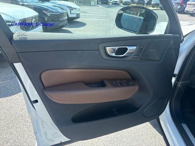 2024 Volvo XC60 B5 AWD Plus Dark Theme