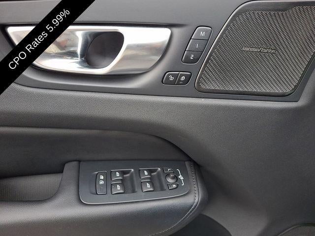 2024 Volvo XC60 B5 AWD Plus Dark Theme