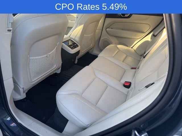 2024 Volvo XC60 B5 AWD Ultimate Dark Theme