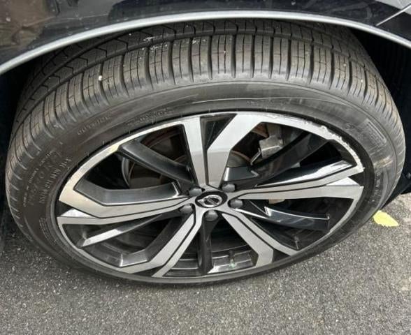 2024 Volvo XC60 B5 AWD Ultimate Dark Theme