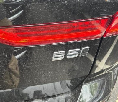 2024 Volvo XC60 B5 AWD Ultimate Dark Theme