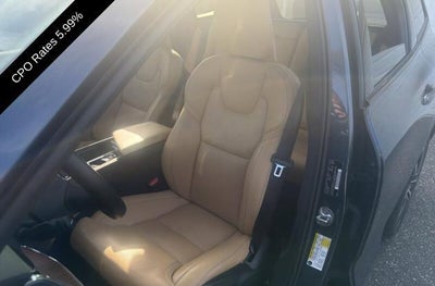 2024 Volvo XC60 B5 AWD Ultimate Dark Theme