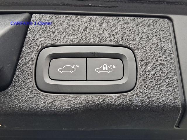 2023 Volvo XC60 B5 AWD Plus Bright Theme