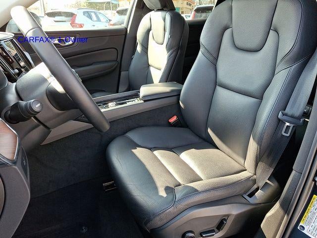 2023 Volvo XC60 B5 AWD Plus Bright Theme