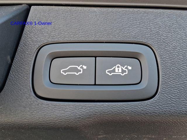 2023 Volvo XC60 B5 AWD Plus Bright Theme