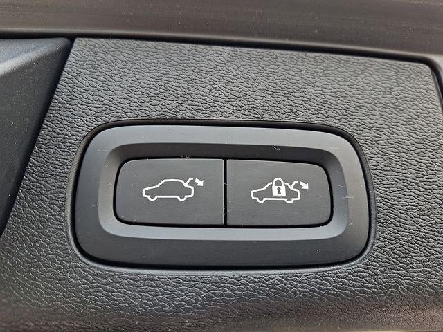 2023 Volvo XC60 B5 AWD Core