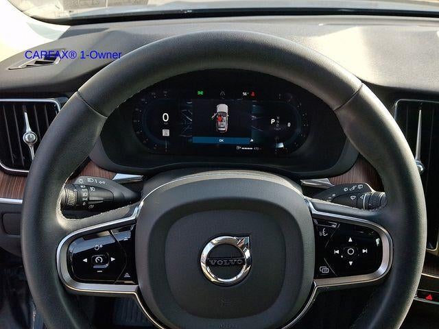 2023 Volvo XC60 B5 AWD Plus Dark Theme