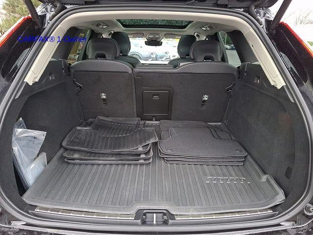 2023 Volvo XC60 B5 AWD Plus Dark Theme