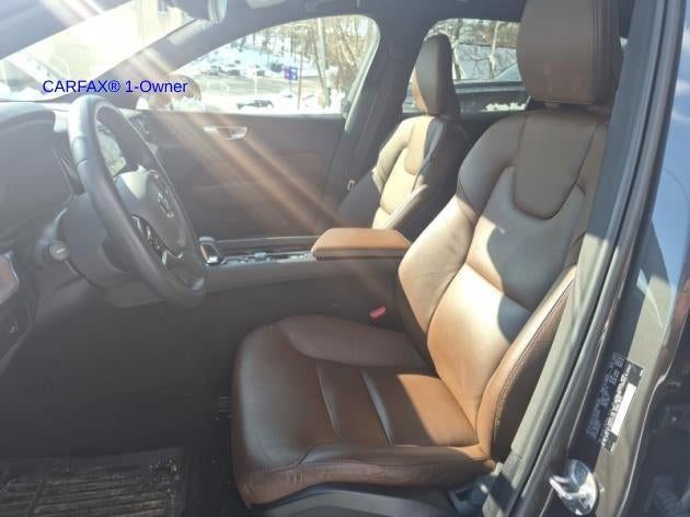 2023 Volvo XC60 B5 AWD Plus Dark Theme