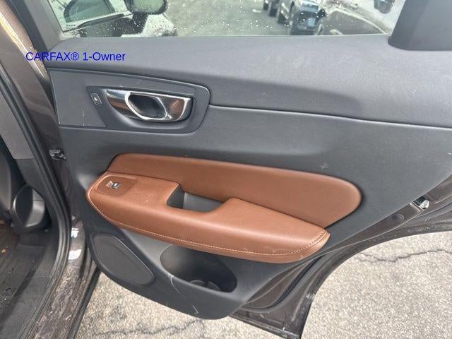 2023 Volvo XC60 B5 AWD Plus Dark Theme