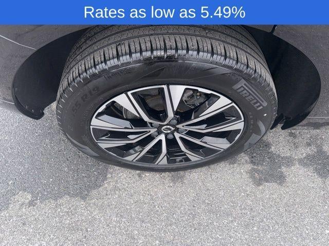 2023 Volvo XC60 B5 AWD Plus Dark Theme