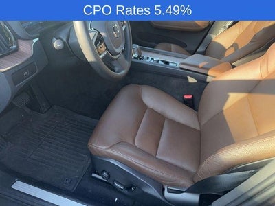 2023 Volvo XC60 B5 AWD Plus Dark Theme