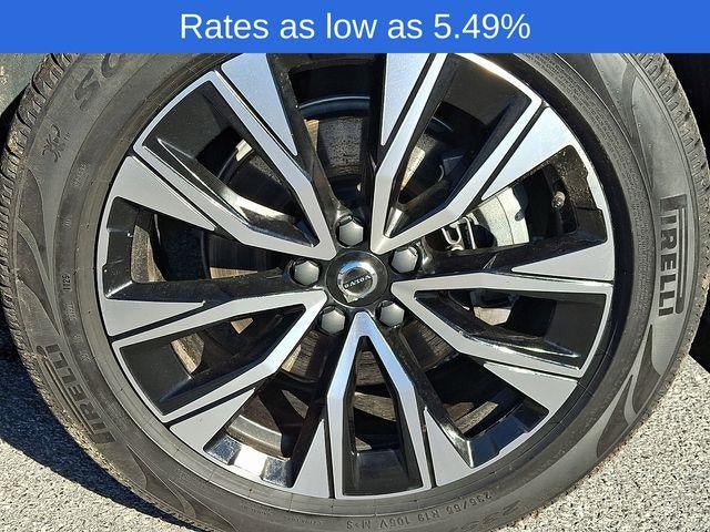 2023 Volvo XC60 B5 AWD Plus Dark Theme