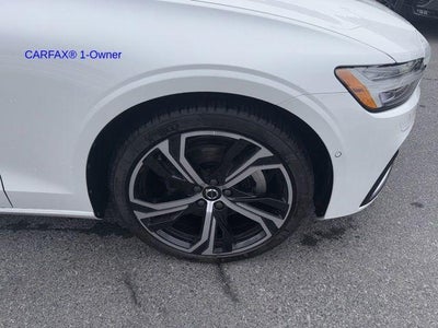 2023 Volvo XC60 B5 AWD Plus Dark Theme