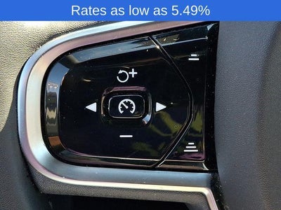 2023 Volvo XC60 B5 AWD Plus Dark Theme