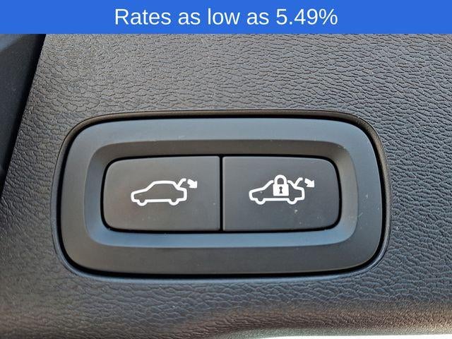 2023 Volvo XC60 B5 AWD Plus Dark Theme