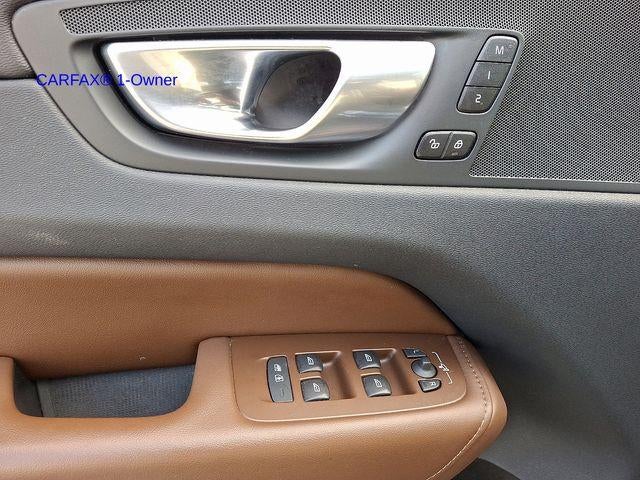 2023 Volvo XC60 B5 AWD Plus Dark Theme