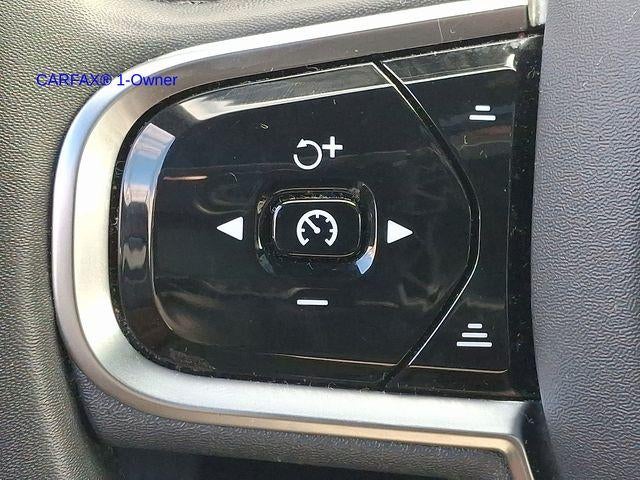 2023 Volvo XC60 B5 AWD Plus Dark Theme