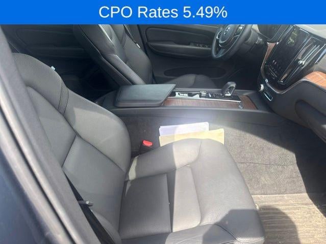 2023 Volvo XC60 B5 AWD Plus Dark Theme