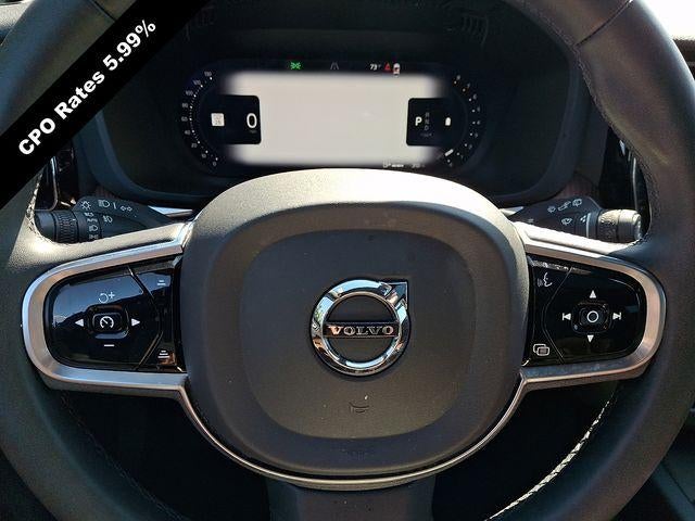 2023 Volvo XC60 B5 AWD Plus Dark Theme