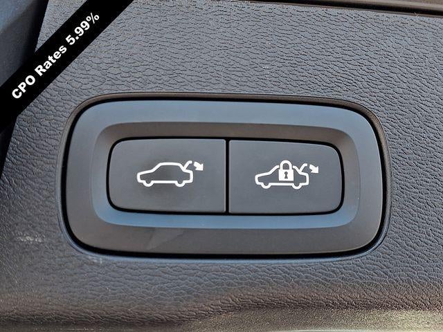 2023 Volvo XC60 B5 AWD Plus Dark Theme