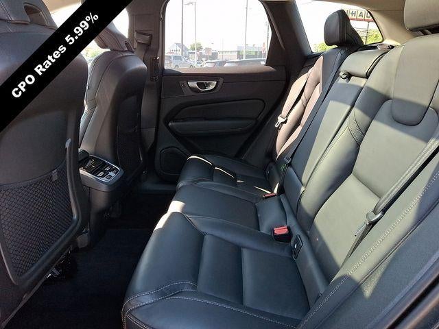 2023 Volvo XC60 B5 AWD Ultimate Dark Theme