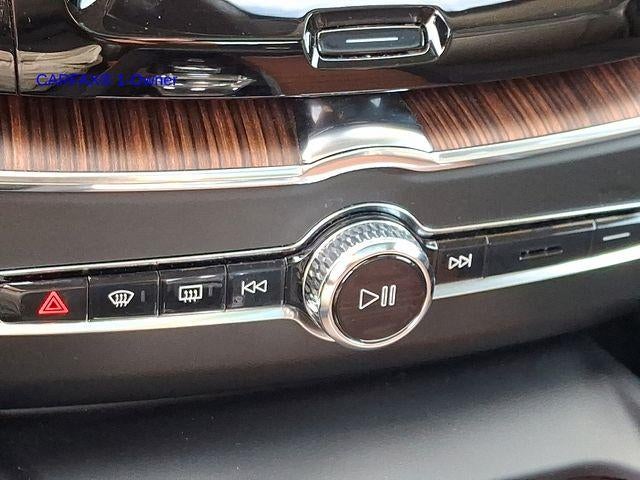 2023 Volvo XC60 B5 AWD Ultimate Dark Theme