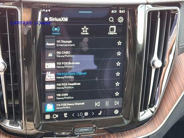 2023 Volvo XC60 B5 AWD Ultimate Dark Theme