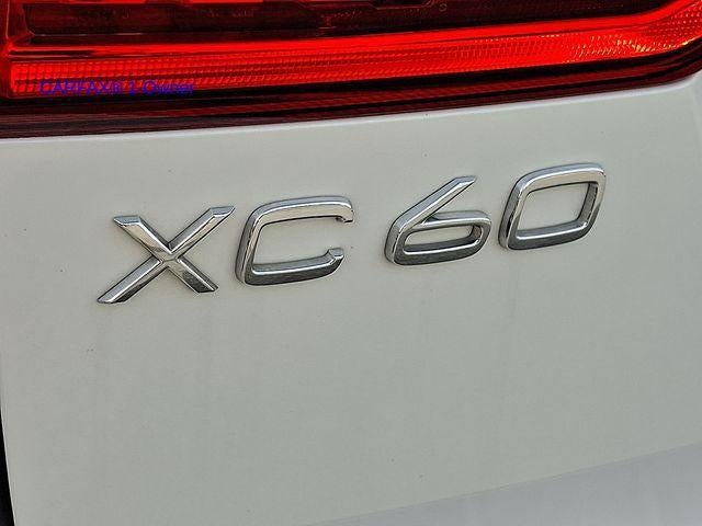 2023 Volvo XC60 B5 AWD Ultimate Dark Theme