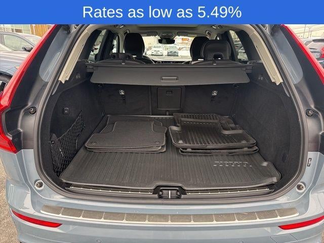 2023 Volvo XC60 B5 AWD Ultimate Dark Theme