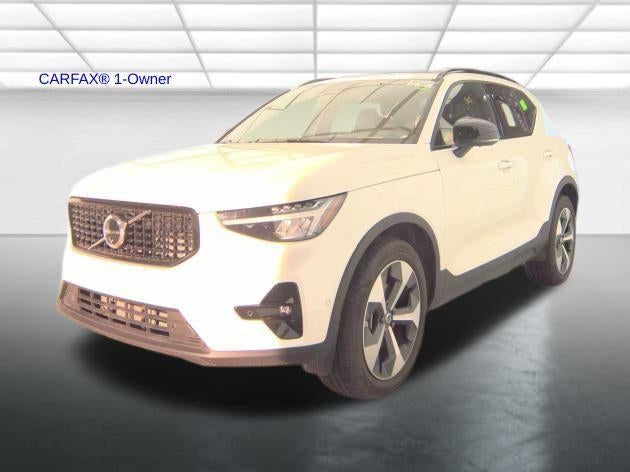 2025 Volvo XC40 B5 AWD Plus Dark Theme