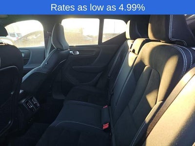 2025 Volvo XC40 B5 AWD Plus Dark Theme