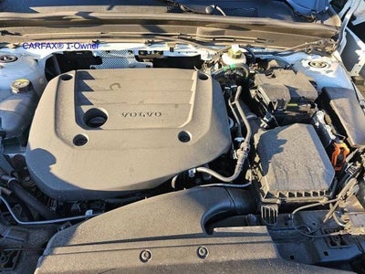 2025 Volvo XC40 B5 AWD Plus Dark Theme