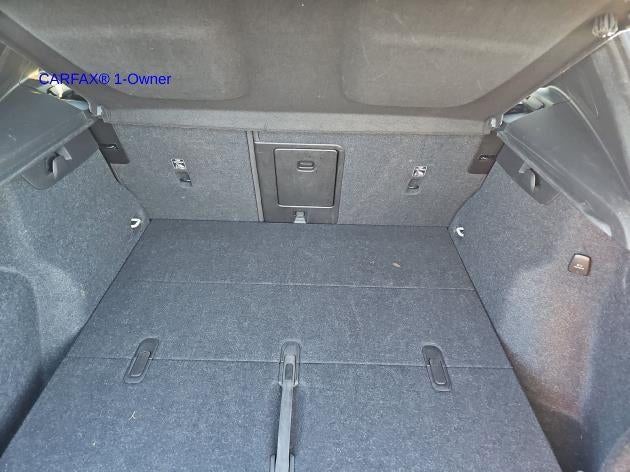 2025 Volvo XC40 B5 AWD Plus Dark Theme