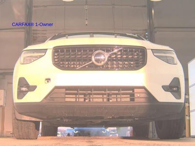 2025 Volvo XC40 B5 AWD Plus Dark Theme