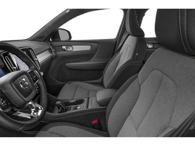 2025 Volvo XC40 B5 AWD Plus Dark Theme