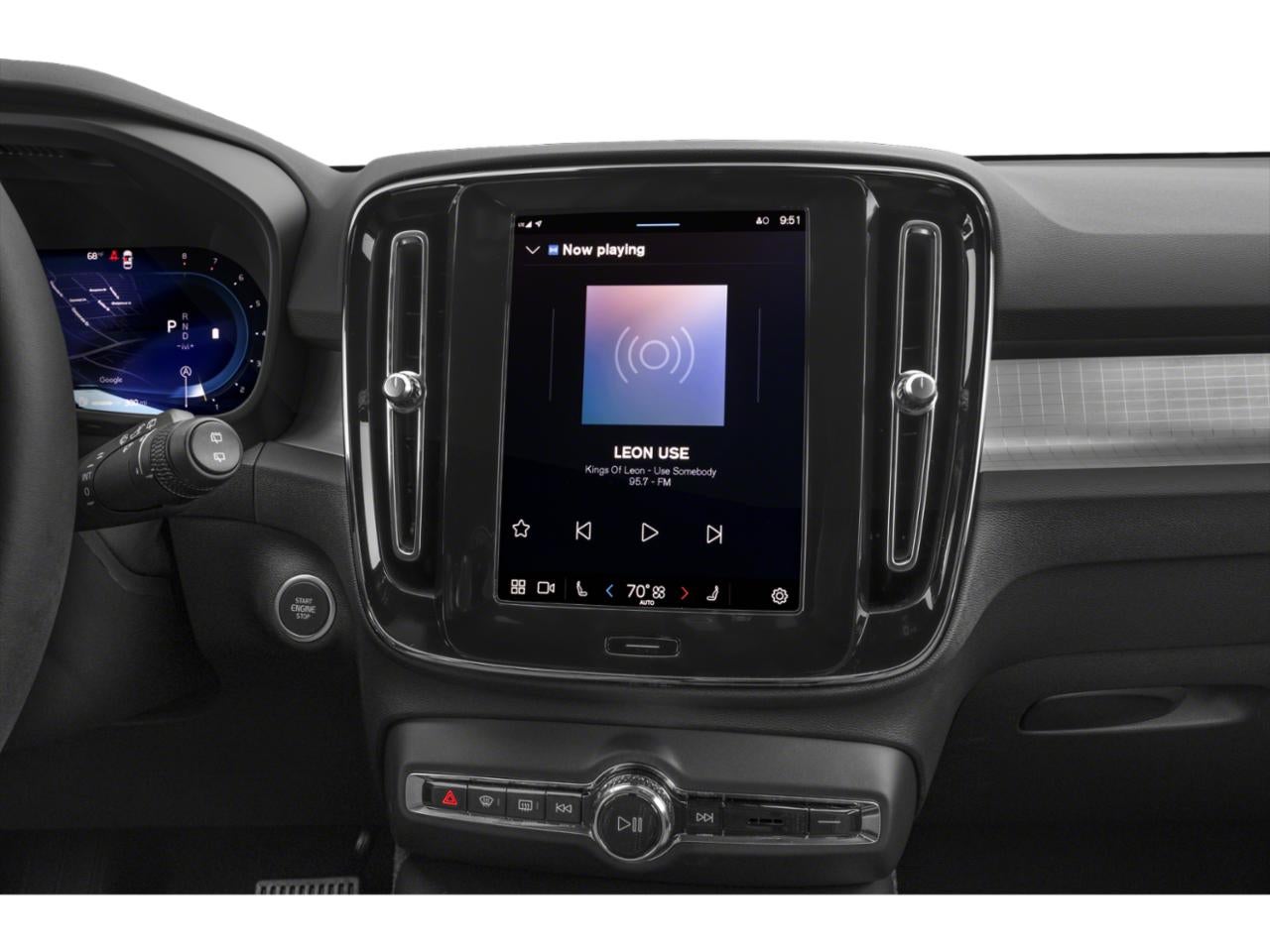 2025 Volvo XC40 B5 AWD Plus Dark Theme