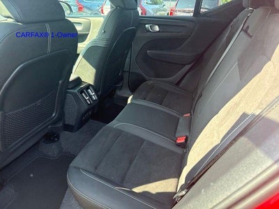 2025 Volvo XC40 B5 AWD Plus Dark Theme