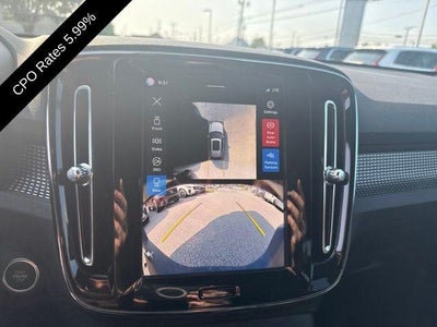 2025 Volvo XC40 B5 AWD Plus Dark Theme