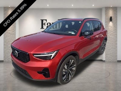 2025 Volvo XC40 B5 AWD Plus Dark Theme