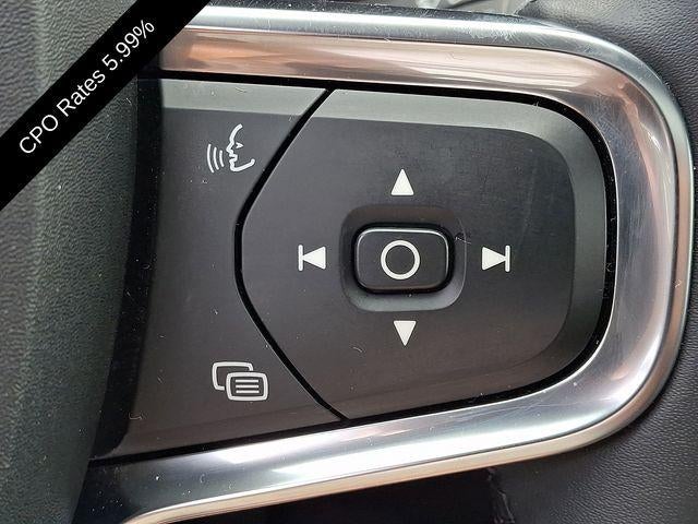2025 Volvo XC40 B5 AWD Plus Dark Theme