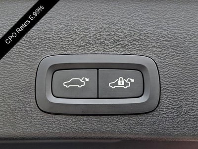 2025 Volvo XC40 B5 AWD Plus Dark Theme