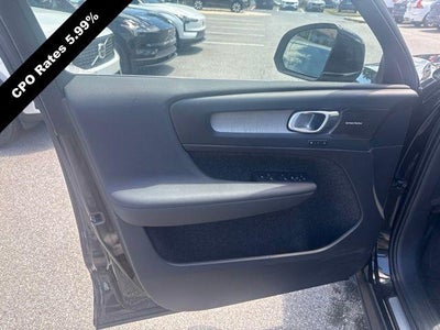 2024 Volvo XC40 B5 AWD Plus Bright Theme