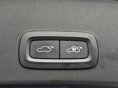 2024 Volvo XC40 B5 AWD Plus Bright Theme