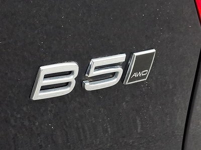 2024 Volvo XC40 B5 AWD Plus Bright Theme