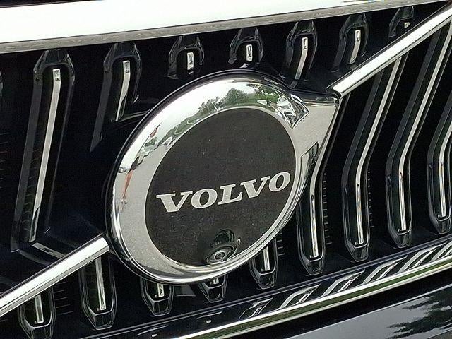 2024 Volvo XC40 B5 AWD Plus Bright Theme
